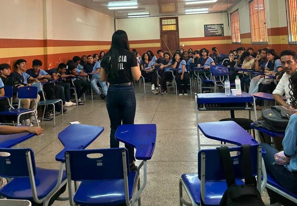 EM MACAPÁ, POLÍCIA CIVIL PARTICIPA DE RODA DE CONVERSA SOBRE RACISMO E LEVA CONHECIMENTO E ORIENTAÇÃO AOS ALUNOS DA ESCOLA ESTADUAL AUGUSTO DOS ANJOS